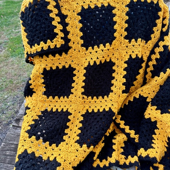 Vintage Handmade Crocheted Granny Square Afghan Pittsburgh Steelers Throw Wrap - Picture 1 of 7